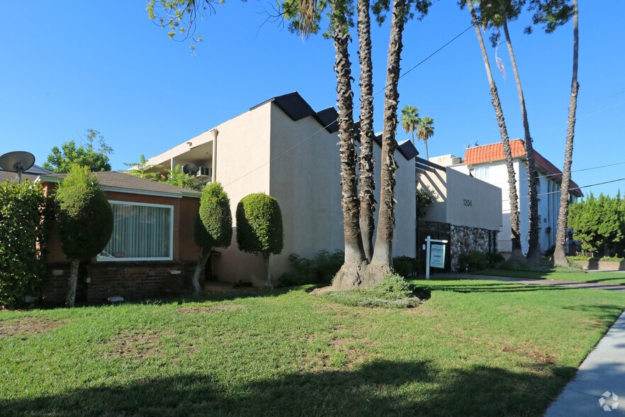 Primary Photo Of 1204 E Lexington Dr, Glendale Apartments For Sale