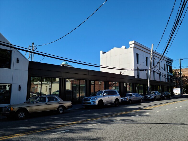 More Photos Of 705 Middle Neck Rd, Great Neck Coworking Space