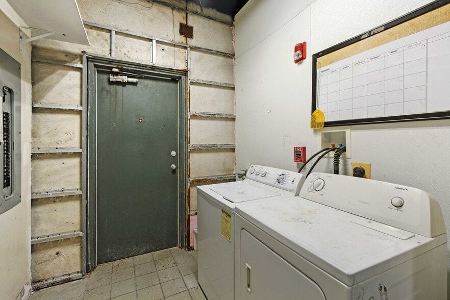 More Photos Of 1111 Dixie Hwy, Beecher Storefront For Sale