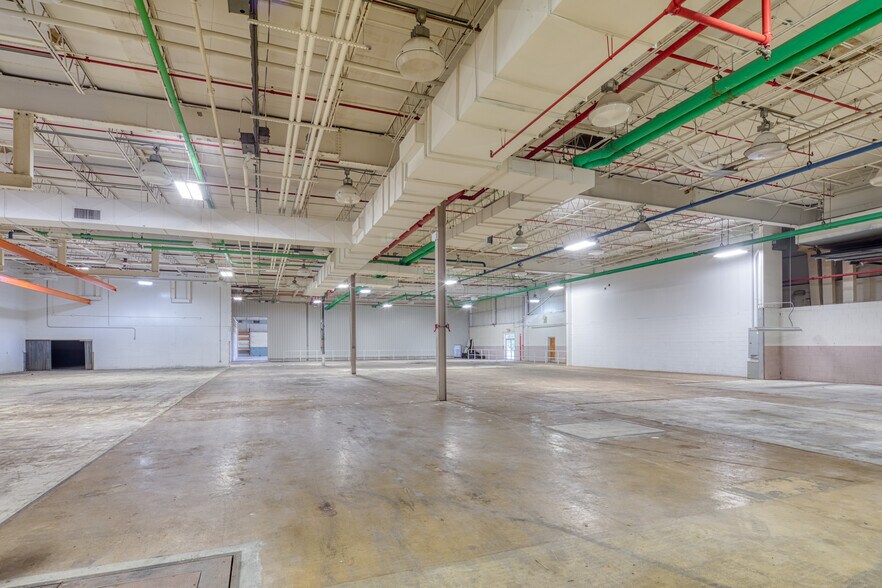 More Photos Of 400 Industrial Park Rd, Farmville Manufacturing For Lease