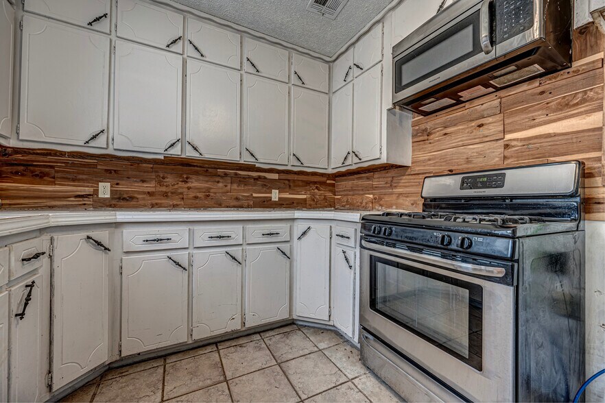 More Photos Of 1028 N 11th St, Chickasha Religious Facility For Sale