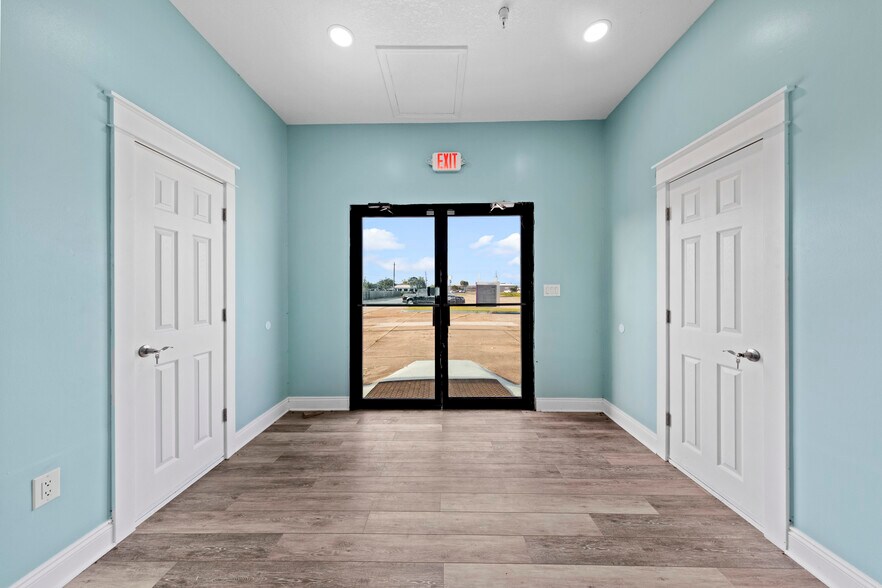 More Photos Of 5420 Hickory St, Panama City Office For Lease