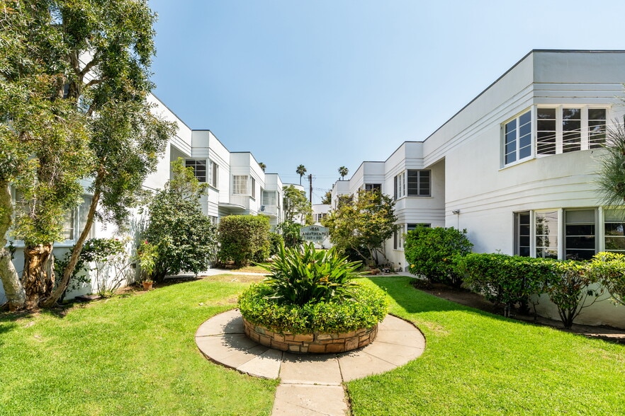More Photos Of 947-953 11th St, Santa Monica Apartments For Sale