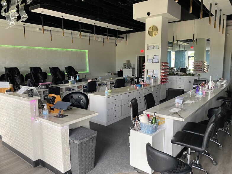 More Photos Of 350 SW Greenwich Dr, Lee's Summit Storefront Retail Office For Sale