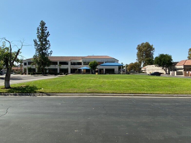 More Photos Of 1060 E Washington St, Colton Unknown For Lease