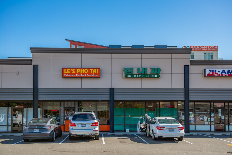 More Photos Of 15252 Aurora Ave N, Seattle General Retail For Lease
