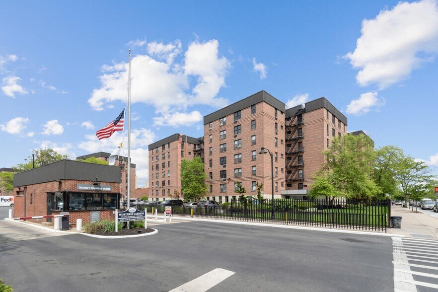 More Photos Of 2010 Seagirt Blvd, Far Rockaway Apartments For Lease