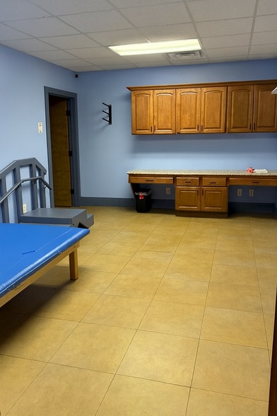 More Photos Of 202 Arnette St, Murfreesboro Office For Lease