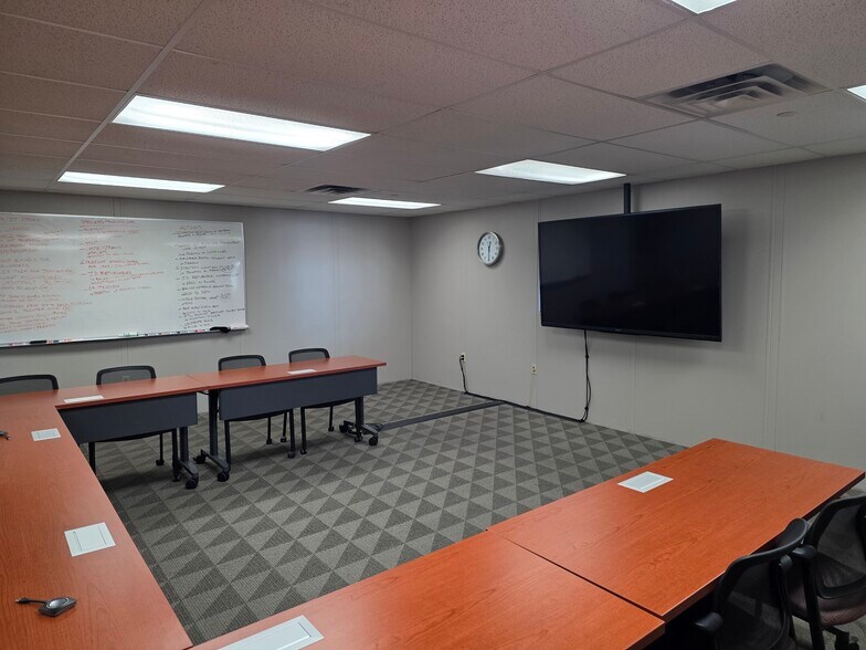 More Photos Of 300 Airport Rd, Ames Warehouse For Sale