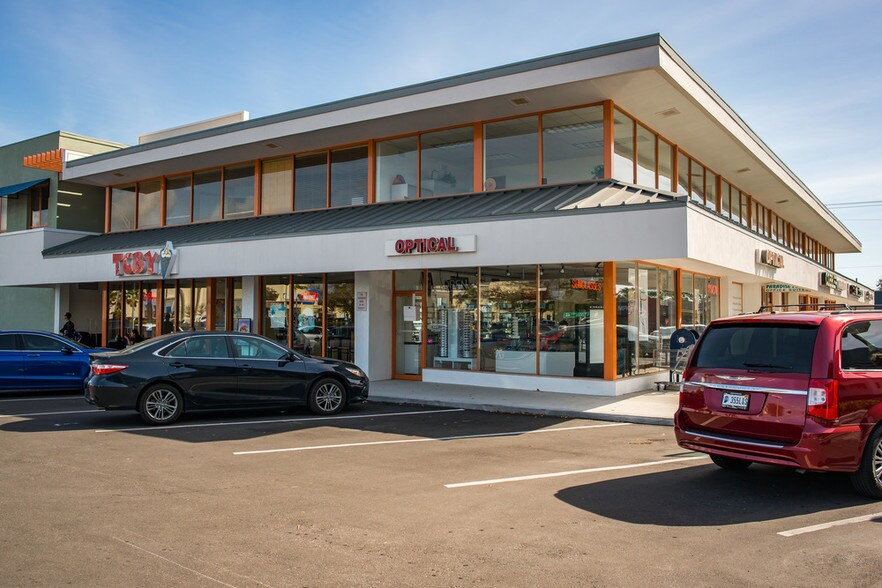 More Photos Of 3800 S Tamiami Trl, Sarasota Unknown For Lease