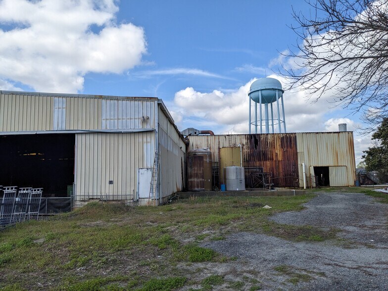 More Photos Of 314 N Maple St, Adel Manufacturing For Sale