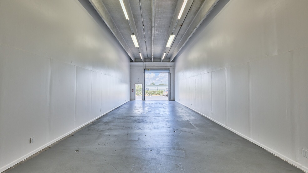 More Photos Of 7231 W Southern Blvd, West Palm Beach Warehouse For Sale