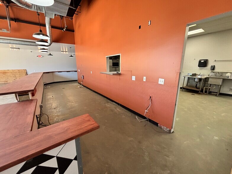 More Photos Of 576 Patterson St NW, Salem Warehouse For Lease