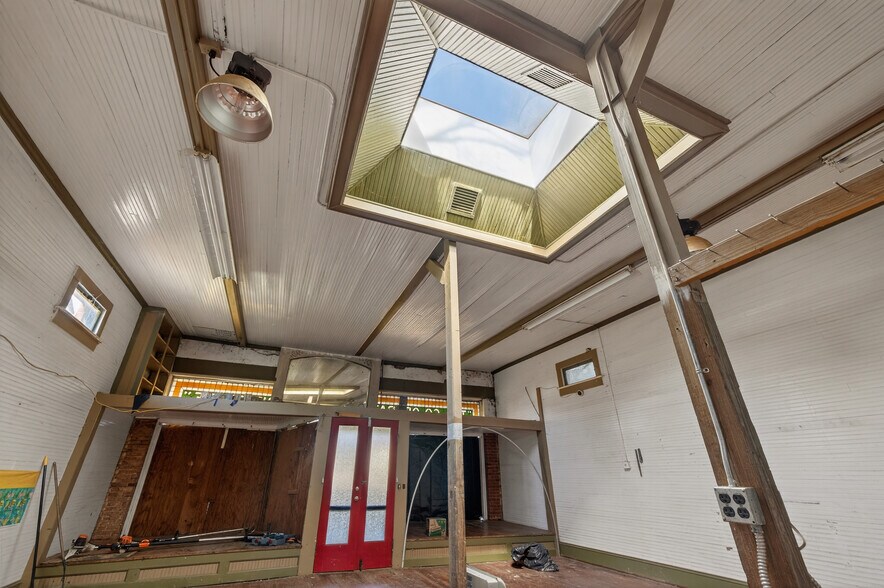 More Photos Of 304 S Cherokee Rd, Social Circle Flex For Sale