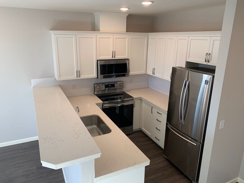More Photos Of 7122 N Greenwich Ave, Portland Apartments For Sale