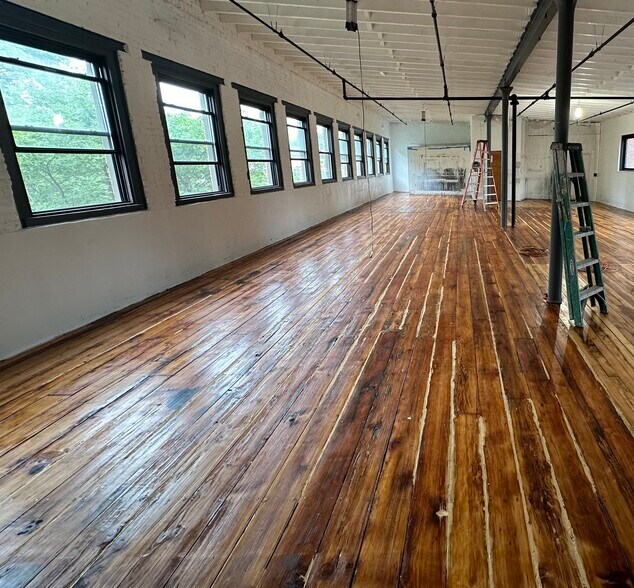 More Photos Of 9-21 Station St, Brookline Loft Creative Space For Lease