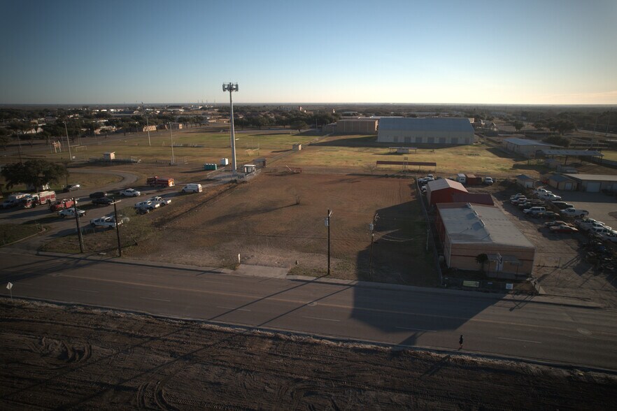 More Photos Of 150 Stadium Dr, Alice Land For Lease