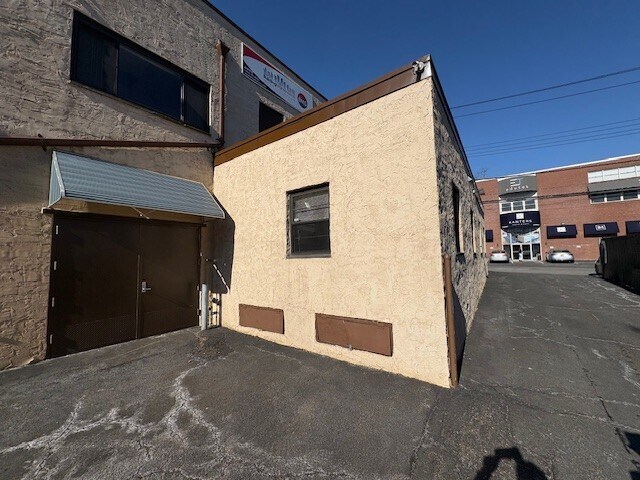 More Photos Of 96-98 Fulton St, White Plains Warehouse For Lease