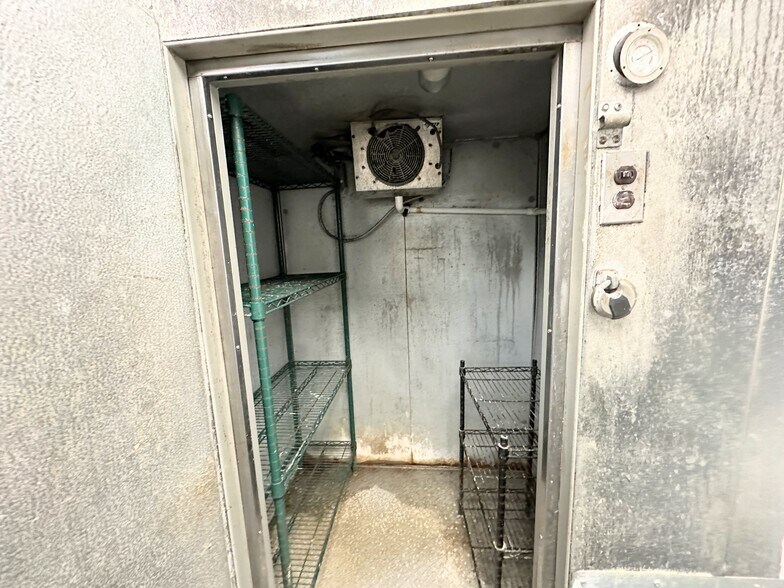 More Photos Of 1910 Magazine St, New Orleans Storefront Retail Residential For Lease