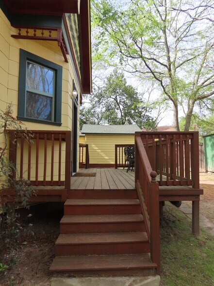 More Photos Of 1923 S Beckham Ave, Tyler Office Residential For Lease