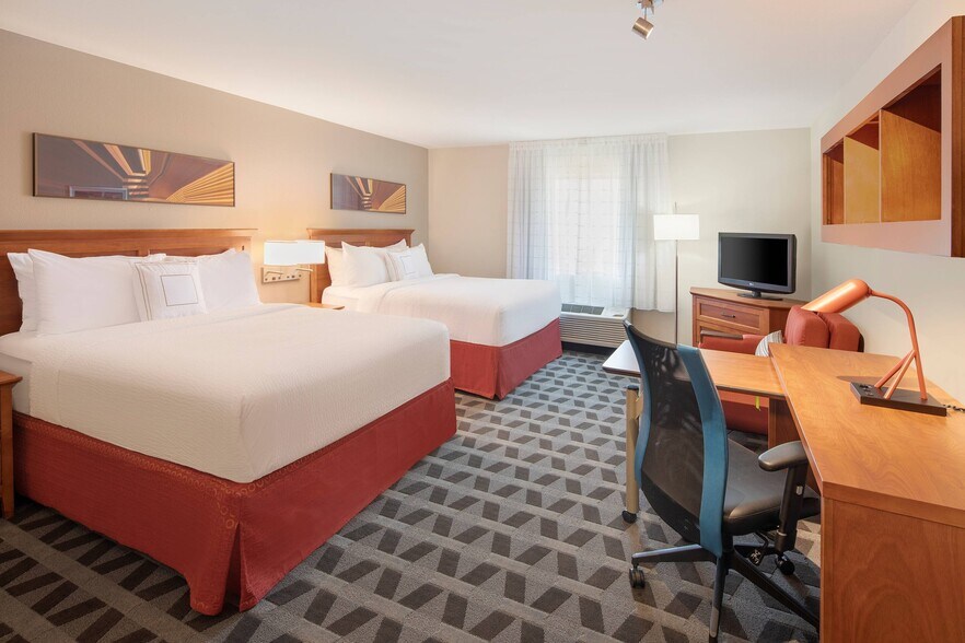 More Photos Of 3100 SE 14th St, Bentonville Hotel For Sale