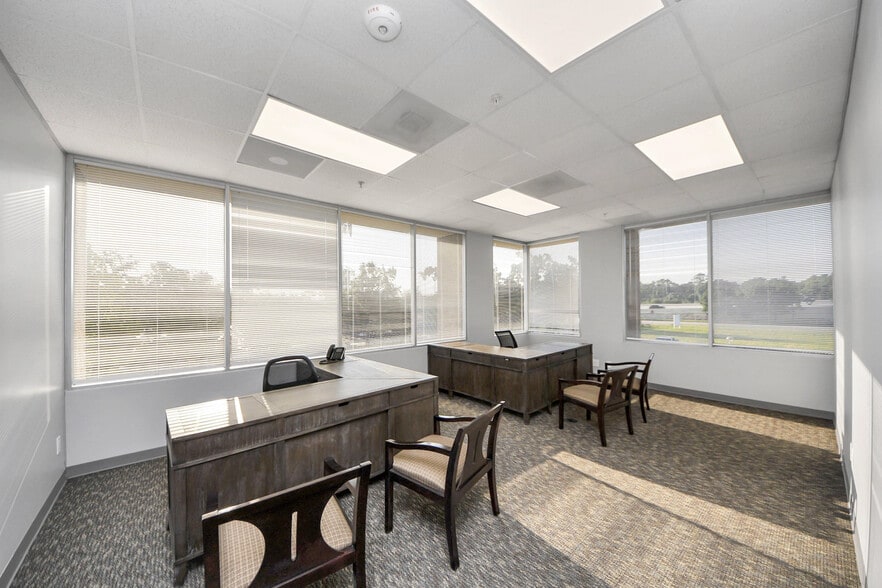 More Photos Of 8554 Katy Fwy, Houston Unknown For Lease