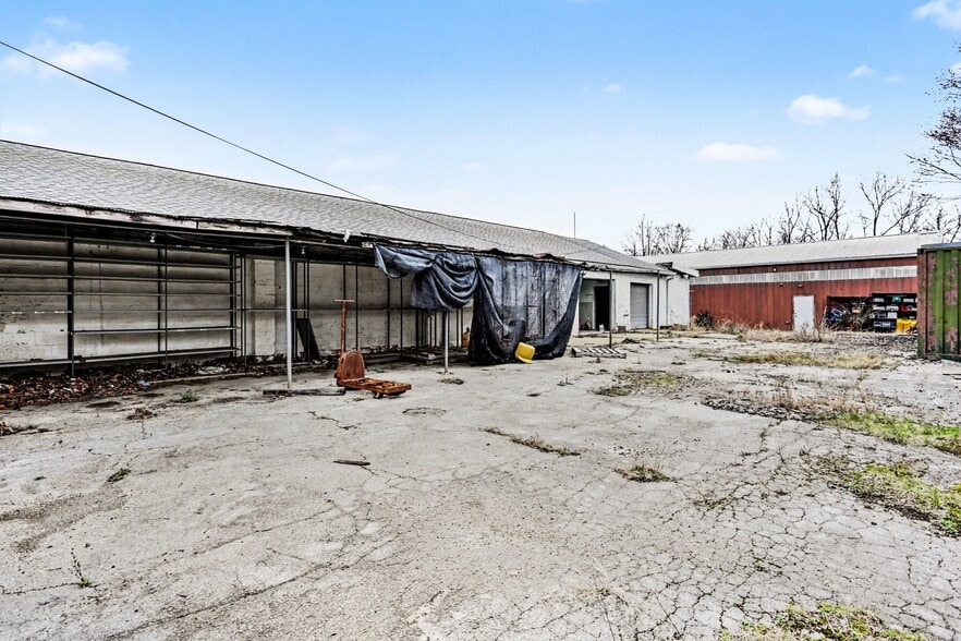 More Photos Of 240 Columbus st, Lithopolis Auto Repair For Sale