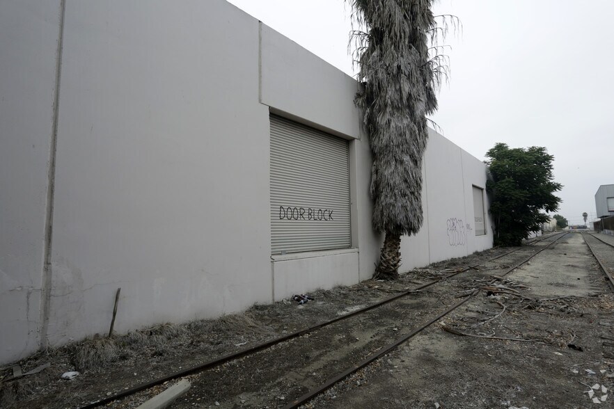 More Photos Of 4200-4210 Charter St, Vernon Warehouse For Lease