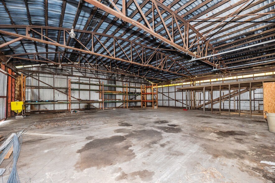 More Photos Of 3905 32nd St, Port Huron Truck Terminal For Sale