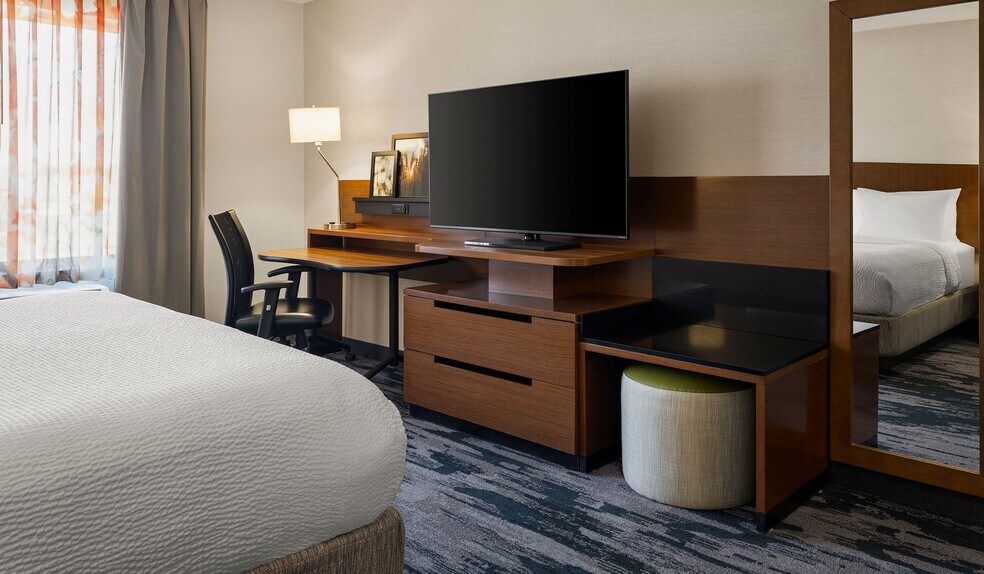 More Photos Of 10495 Crosspoint Blvd, Indianapolis Hotel For Sale