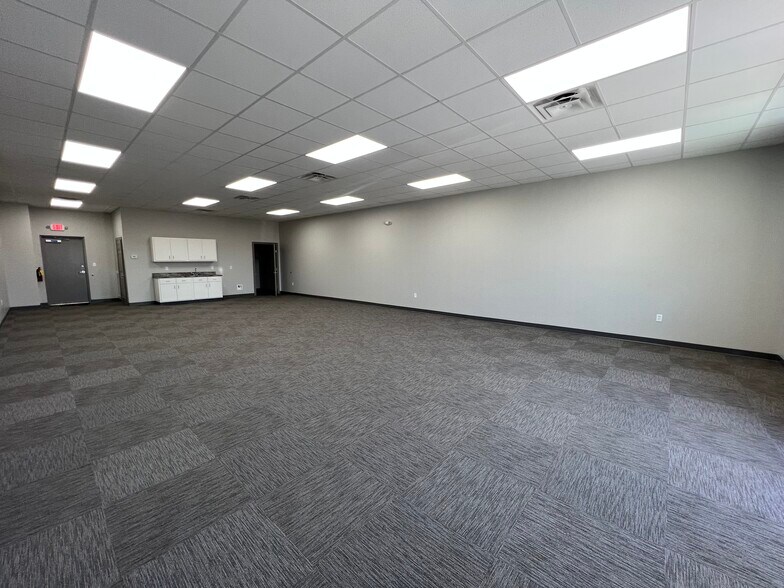 More Photos Of 192 Oakland Pky, Leesburg Office For Lease
