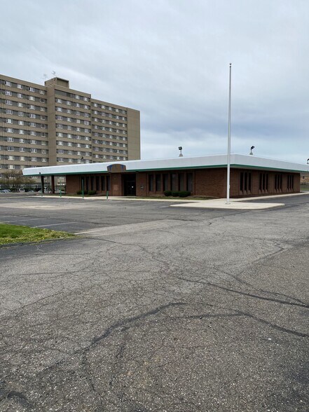 More Photos Of 11275 Allen Rd, Southgate Bank For Sale