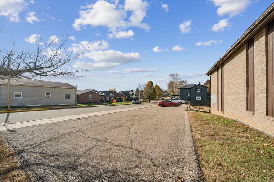 More Photos Of 985 Penn St, Brackenridge Medical For Sale