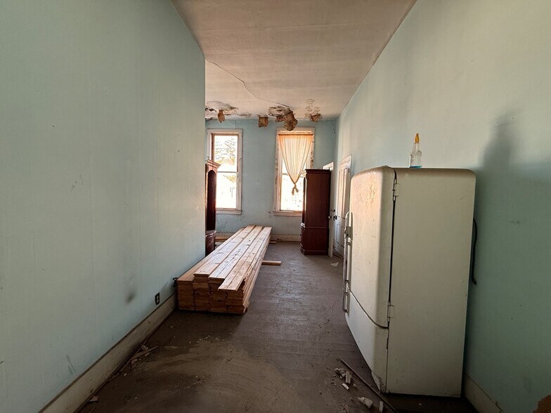 More Photos Of 130 W Main St, Westfield Flex For Sale