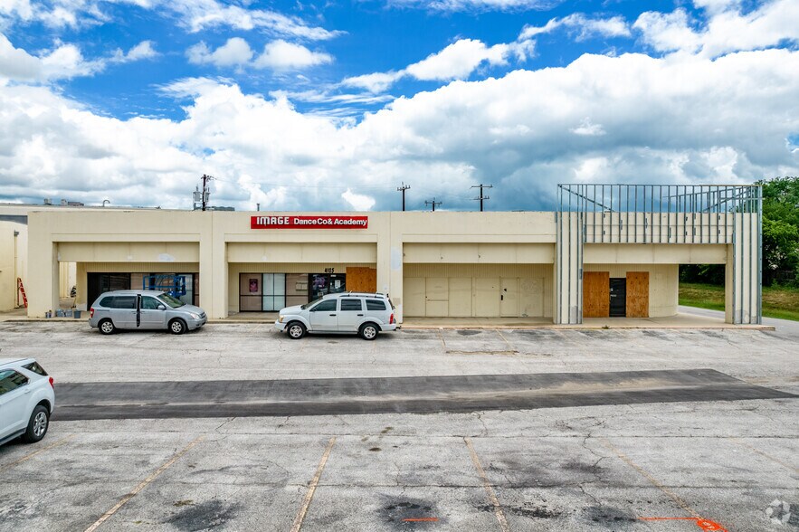 More Photos Of 12002-12016 Perrin Beitel Rd, San Antonio Freestanding For Lease