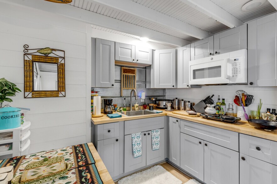More Photos Of 407 Magnolia St, New Smyrna Beach Multifamily For Sale