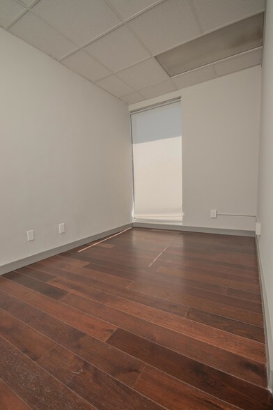More Photos Of 4105 E Broadway, Long Beach Office For Lease