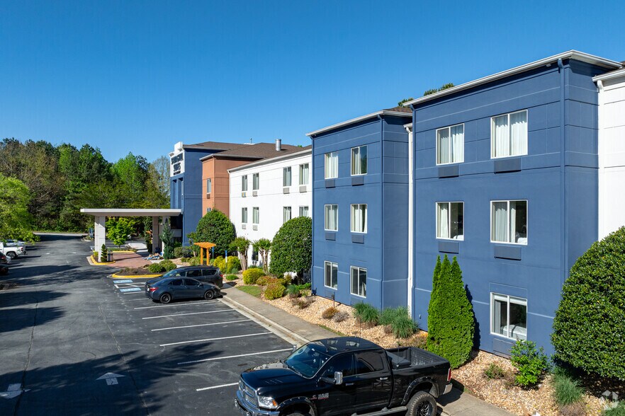 More Photos Of 960 Bob Arnold Blvd, Lithia Springs Hotel For Sale