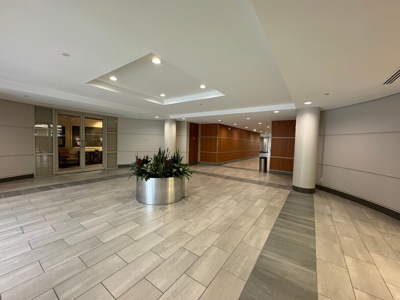 More Photos Of 2800 Cantrell Rd, Little Rock Office For Lease