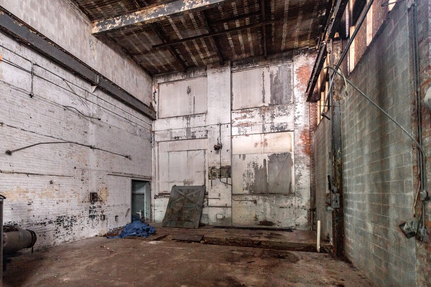 More Photos Of 2615 Rosa Parks Blvd, Detroit Warehouse For Sale