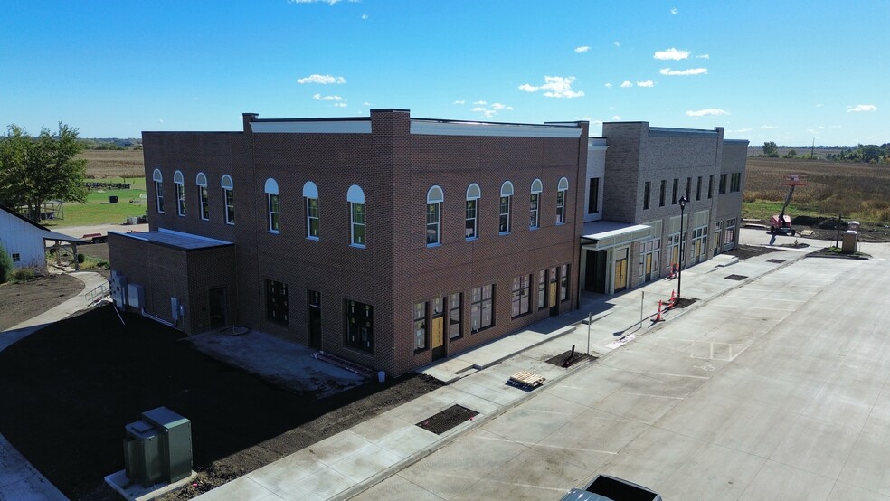 More Photos Of 1107 S 44th Pl, Cumming General Retail For Lease