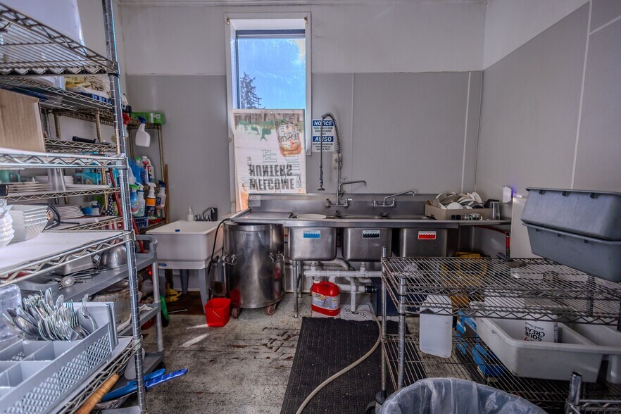 More Photos Of 1525 16th St, Central City General Retail For Sale