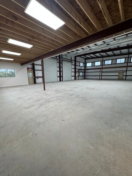 More Photos Of 10020 Darden Hill Rd, Austin Light Distribution For Sale