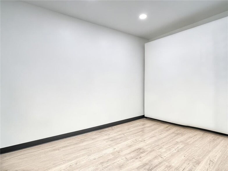 More Photos Of 10850 Pearl Rd, Strongsville Office For Sale