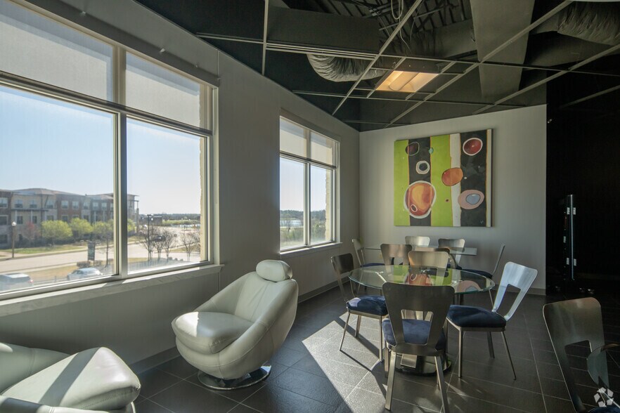 More Photos Of 2800 Shoreline Dr, Denton Medical For Lease