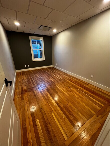 More Photos Of 50 Main St, East Greenwich Storefront Retail Office For Lease