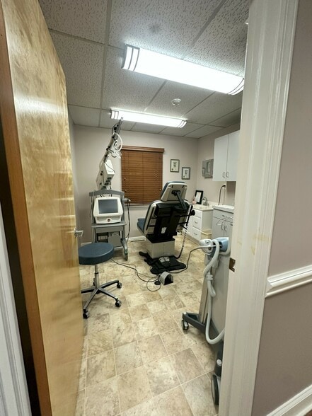 More Photos Of 445 Main St, Center Moriches Medical For Sale