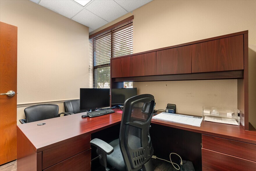 More Photos Of 1507 S Hiawassee Rd, Orlando Medical For Sale