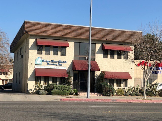 Primary Photo Of 596 N Lake Ave, Pasadena Office Residential For Lease