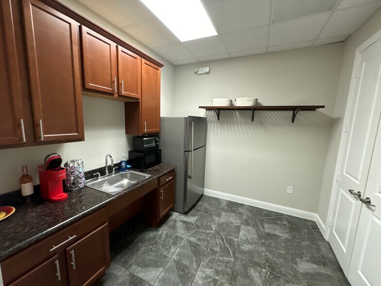 More Photos Of 1402 S Custer Rd, McKinney Office For Lease